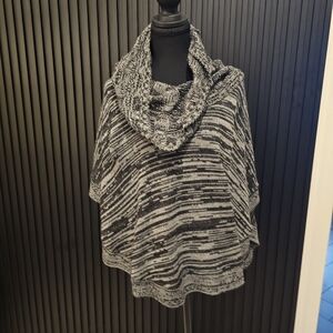 Women's Black and Gray Sweater